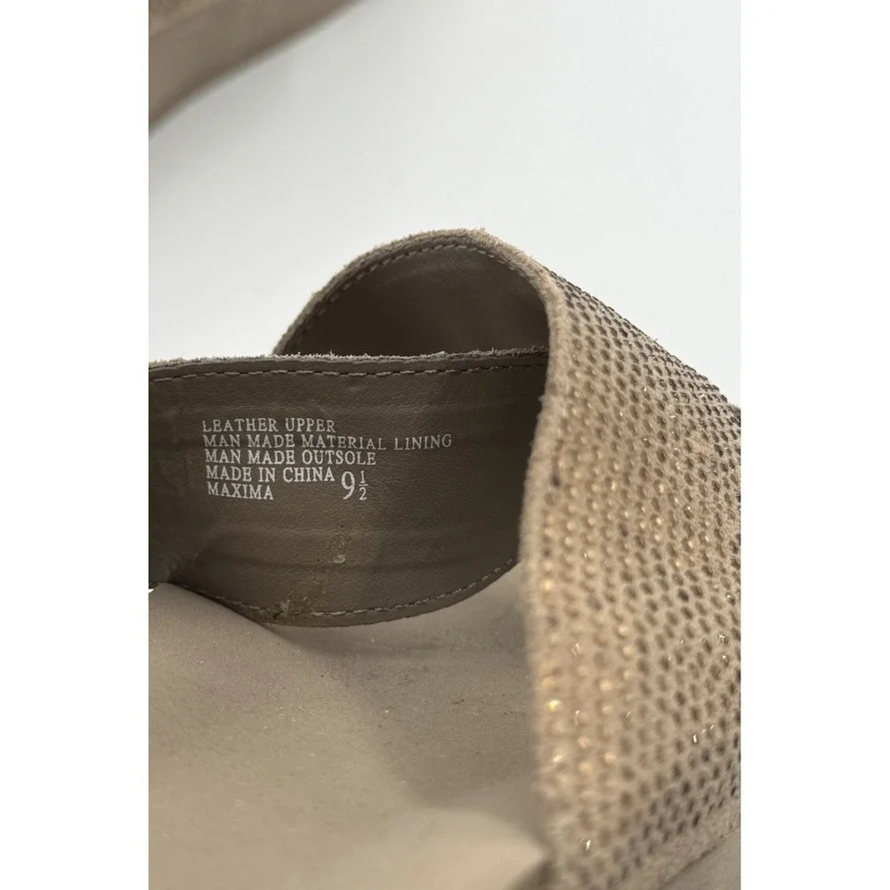 Yellow Box Jello Rhinestone Flip Flops Wedge Sandals Beige Tan Women's Size 9.5 - Picture 10 of 11